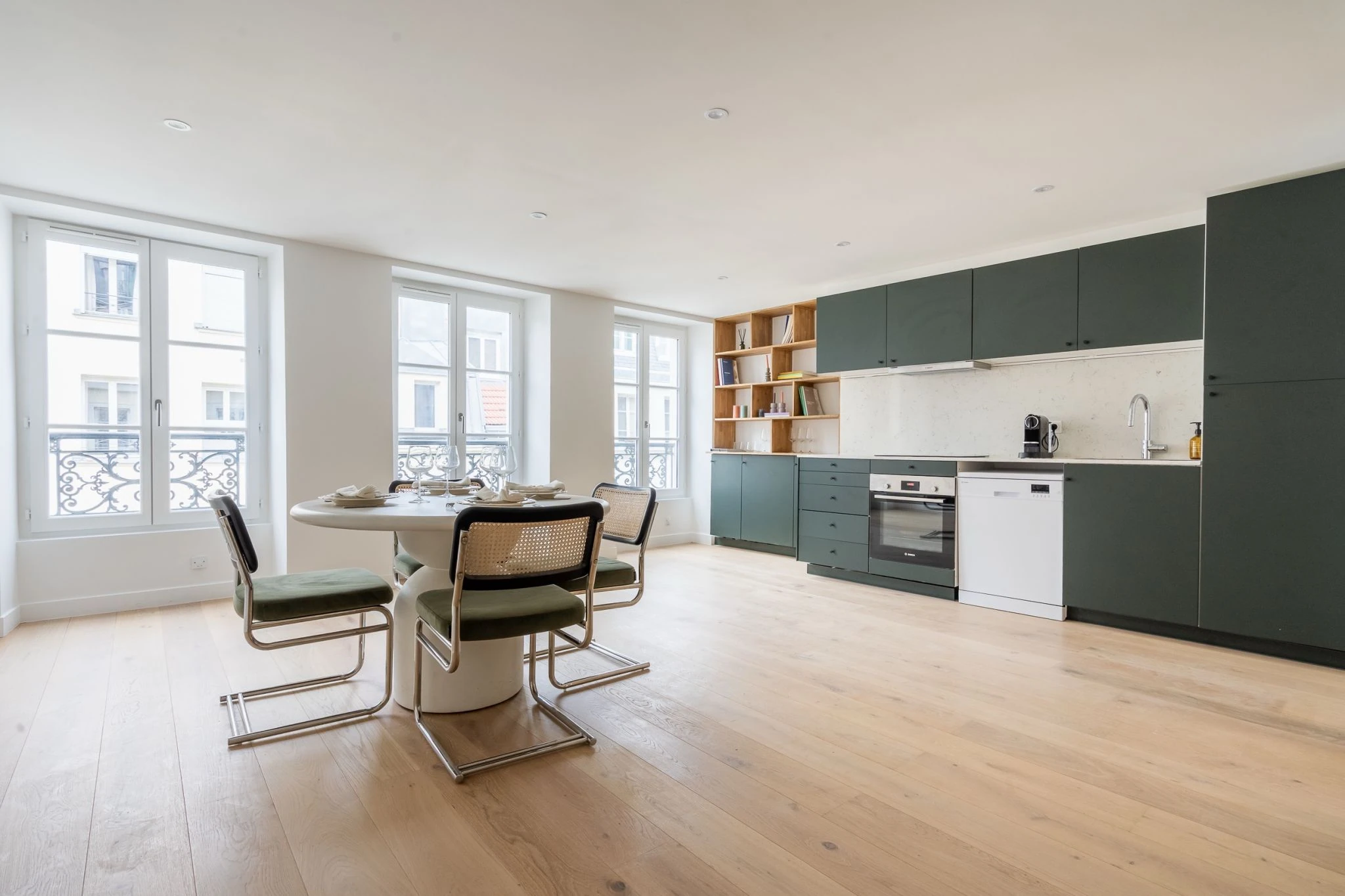Le Marais, Sols, parquets, peintures et finitions